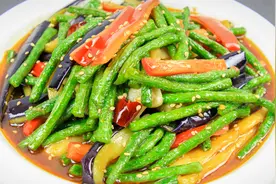 酒店大厨教你茄子炒豆角的正确做法，食材便宜味道好，吃完还想吃视频封面