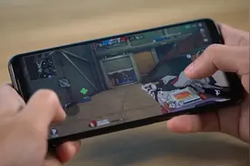 手机刷新率越高越好？实际上手120Hz的游戏时，我感受到了差距！视频封面