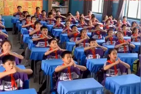 网红班主任溪溪老师竟然是教语文的，课间律动操火遍校园。视频封面