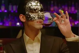 韩国最烧脑的电影《real》，金秀贤一人分饰两角，性格差好大视频封面