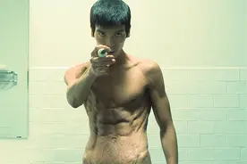 他是韩国最变态的S人魔，只因小美多看了他一眼视频封面
