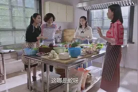 老爸当家：四姐妹一起做饭，妹妹突然端出一碗“蛇”把权薇吓坏视频封面