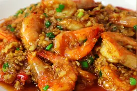 蒜蓉大虾最好吃的做法，蒜香入味，吃着超过瘾，刚出锅就光盘