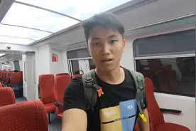 小哥带你体验深圳地铁商务座，一个站就六块钱，基本上没有人乘坐视频封面