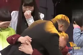等着我：被拐26年的儿子出场，老迈的爸爸放声大哭，场面太感人了视频封面