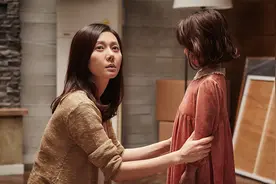 女人在丛林发现野孩子，好心领养，没想到却是厄运的开始！视频封面