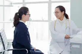 生完孩子肚子为啥还痛？如何缓解产后宫缩痛视频封面