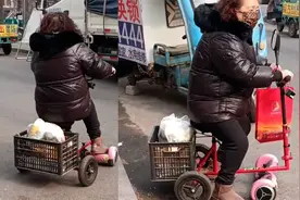 大妈骑着自制买菜车上路，成为全场焦点：没有一个零件是多余的视频封面