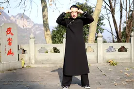 道家明亮眼睛功，让眼睛明亮，对眼睛很有益，经常看手机的人多做