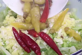 原来是这么腌泡菜的，1个包菜简单一做，1小时就能吃，清脆又爽口视频封面