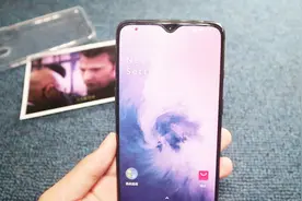 一加7屏幕体验：把DC调光打开之后，它的屏幕能吊打一加7 Pro吗？视频封面