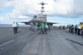 刺激！贴身观看F35战斗机从美国航空母舰发射升空全过程视频封面
