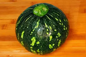 嫩南瓜这样做真好吃，过节拿它来招待客人，比红烧肉受欢迎，解馋