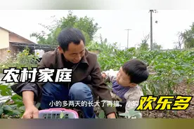 小妞带大家看花园，小满忙着帮妈妈摘花帮爷爷摘豆子一家人好开心