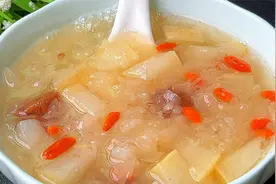 冬天咳嗽喉咙不舒服，教你做一锅小吊梨汤，酸甜可口，清热去火视频封面