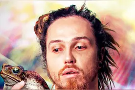 为产生幻觉舔癞蛤蟆？美国人聚众舔蟾蜍，快把蟾蜍舔绝种了视频封面
