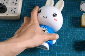 小孩玩具不能充电，用一把电烙铁，再花1块钱就搞定了视频封面