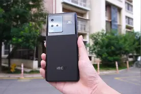 超强体验！iQOO 10 标准版评测视频封面