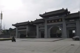 郑州龙子湖大学城，面积很大环境也不错，可惜只有一所一本学校视频封面