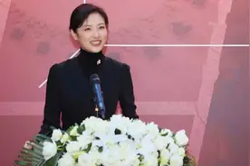 主持人周涛解锁新身份，离开央视5年步步高升，正式担任艺术总监视频封面