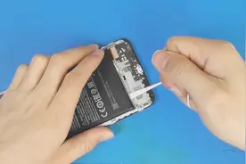 红米5plus手机换盖板，电池胶这样拉，一点儿都不会断视频封面