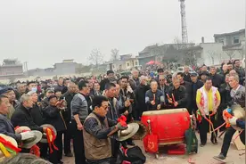 陕西三原娘娘庙会上，见识了什么叫锣鼓喧天，这群人是戏精附体啊视频封面