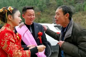 贵州小伙接亲，半路新娘下车发烟，这是我见过最漂亮的新娘视频封面