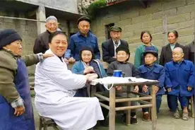 中国最罕见的“矮人村”！到5岁便停止发育，原因居然是一口井视频封面
