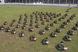 喜迎二十大 永远跟党走！武警浙江总队官兵妙手传情绘党恩视频封面