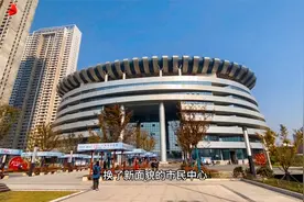 襄阳行政服务中心改名换地方，莹莹进去参观，看现在能办理护照吗视频封面