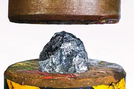 朋友送来堪称世界级最硬金刚石，用液压机检测它硬度，能成功嘛？视频封面