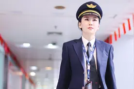 征服蓝天的南航女飞行员，又美又飒！视频封面
