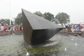 原来三峡大坝截流都是用的这种石头，三角四面体，很稳固！视频封面