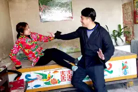 妹妹给哥哥出主意，拿20万娶了小舅子媳妇，整个过程真是太搞笑了视频封面