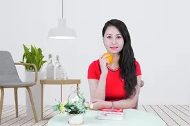 到底要不要给孩子，穿别人送的“旧衣服”，原来里面有这么多讲究视频封面