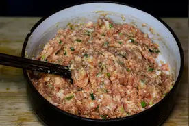饭店不外传的饺子馅做法，不腥不腻，肉馅鲜香，味道不比饭店差视频封面