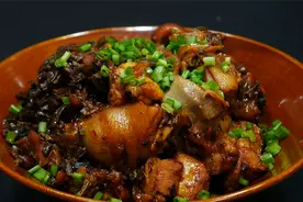 猪蹄配上干豆角怎么做才好吃，大厨教你方法，Q弹软烂吃得真爽视频封面