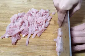 炒瘦肉前，学会这3个步骤，炒瘦肉不粘锅，瘦肉香嫩入味又无腥味