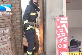 湖北黄石：早餐店起火，消防员成功抢救出“燃烧炸弹”视频封面