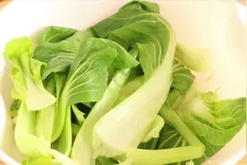 上海青搭配豆腐一起做，好吃又好看，出锅家人抢着吃，香视频封面
