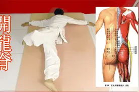 一招“开龙脊”，每天晚上一遍，脊柱灵活，腰背舒适，人更轻松！视频封面