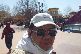 欢乐谷晒太阳视频封面