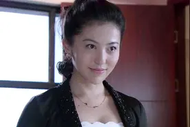 女秘书貌美如花，众多老总都在争夺，可美女却看上穷小子视频封面