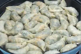 采农村野菜蒲公英，这样包素馅饺子太鲜了，比肉馅的还好吃视频封面