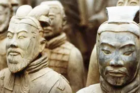 兵马俑中出现一张神秘的脸，出现5分钟后消失，还好留下一张照片视频封面