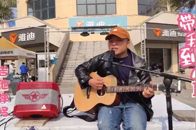 吉他弹唱《带我到山顶》，歌声穿透心灵，怀念妈妈催人泪下