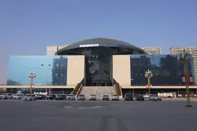 “钻石之乡”的临沭县，文化中心也渗透着常林钻石的气息，值得看视频封面