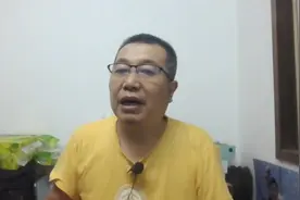 老师拿戒尺惩戒学生，家长崩溃：我给你这样的权利了吗视频封面