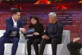 父亲为了寻找妻子和女儿，早早白了头发，希望他们能早日团圆视频封面