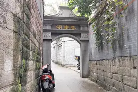 重庆现存一条老巷子叫领事巷，看看100多年前的英国领事馆啥样